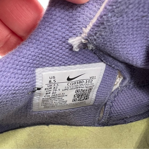 Men’s Nike Lebron Witness 5 Summit
White/bronze Men's Basketball Shoes - Picture 5 of 7